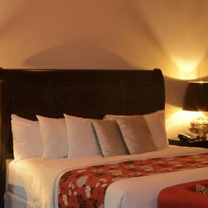 Deluxe King Suite
